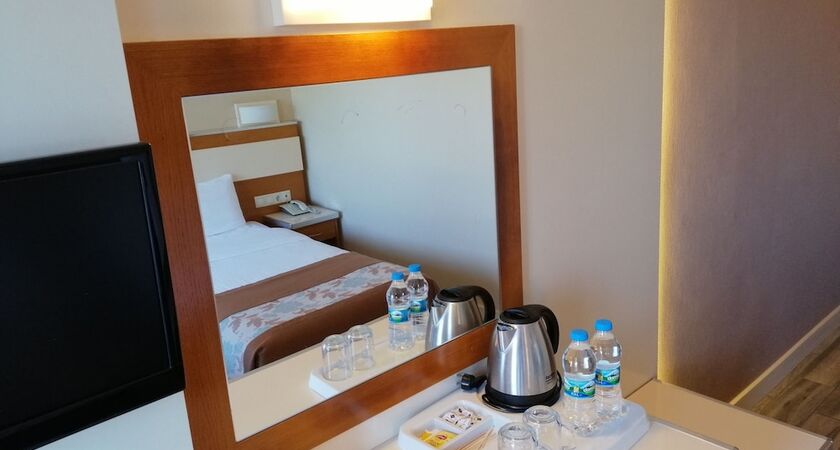 Iris Otel