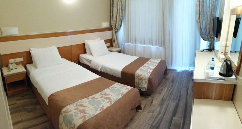 Iris Otel