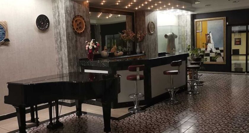 Iris Otel