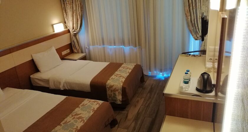 Iris Otel