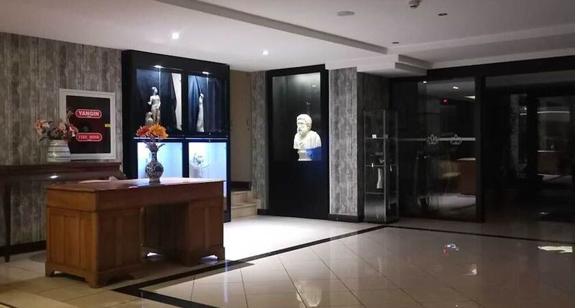 Iris Otel