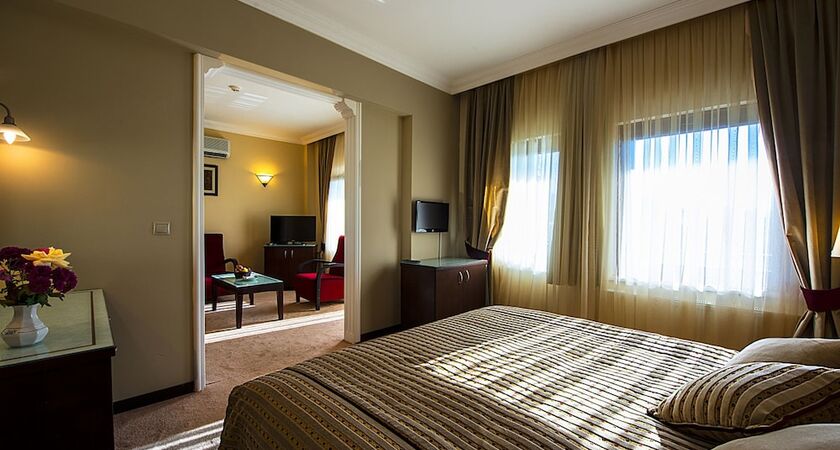 Iris Otel