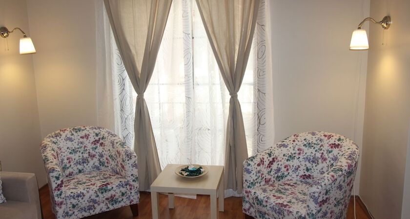 Kinzi House