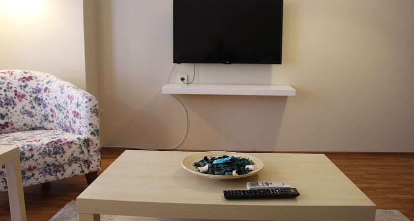 Kinzi House