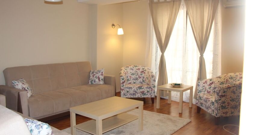 Kinzi House