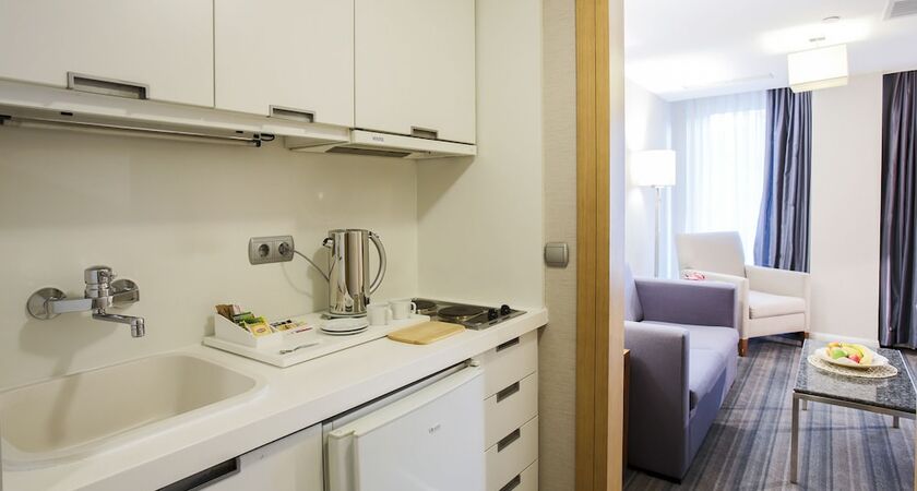 Housez Suites and Apartments - Special Class