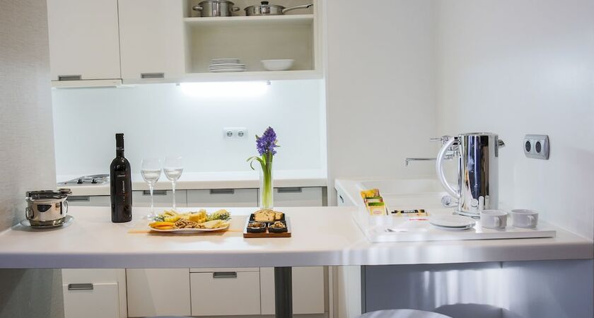 Housez Suites and Apartments - Special Class