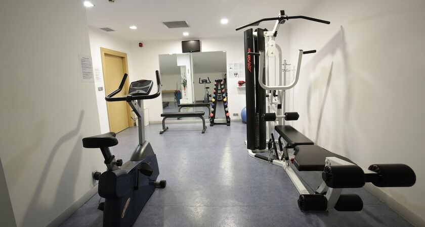 Housez Suites and Apartments - Special Class