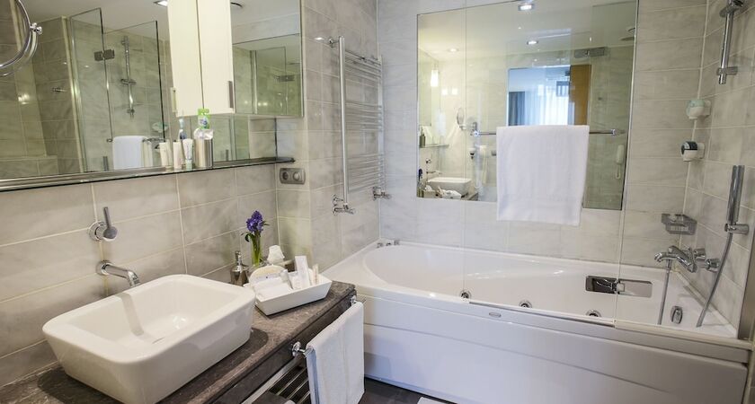 Housez Suites and Apartments - Special Class
