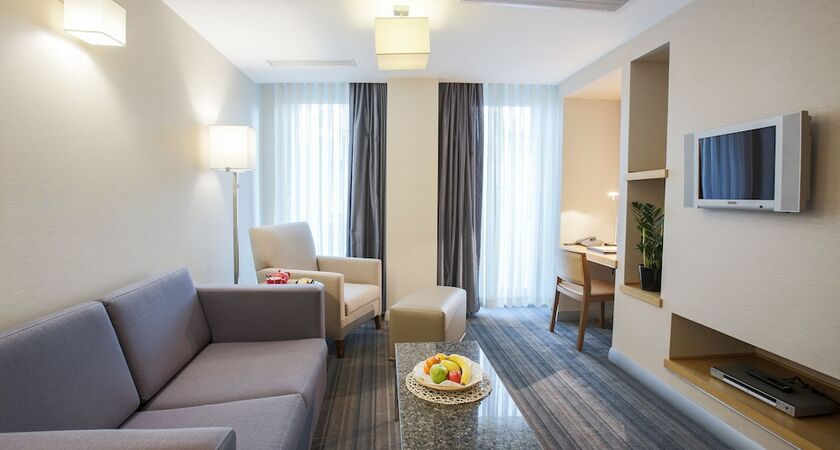 Housez Suites and Apartments - Special Class