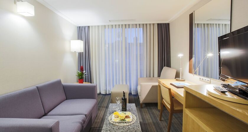 Housez Suites and Apartments - Special Class