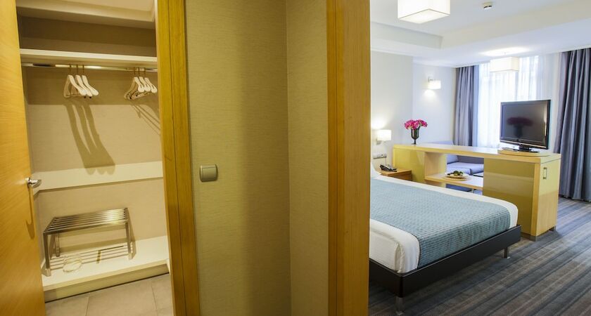 Housez Suites and Apartments - Special Class